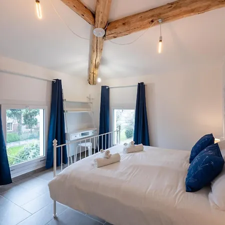 Teresa Tra Ferrari E Lambrusco 솔리나노누보