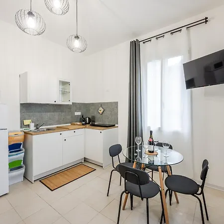 Teresa Tra Ferrari E Lambrusco Solignano Nuovo