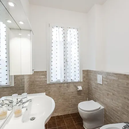 Teresa Tra Ferrari E Lambrusco * Solignano Nuovo