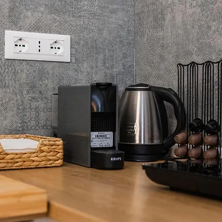 Teresa Tra Ferrari E Lambrusco 아파트