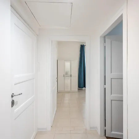 Teresa Tra Ferrari E Lambrusco Solignano Nuovo