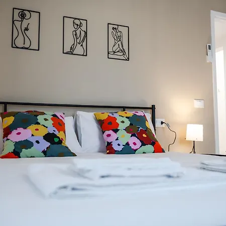 Teresa Tra Ferrari E Lambrusco