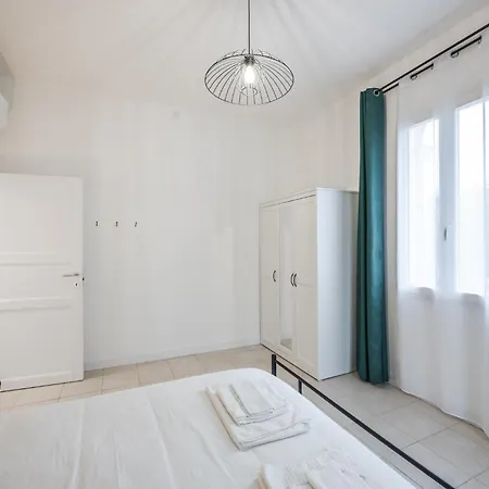 Teresa Tra Ferrari E Lambrusco Apartment