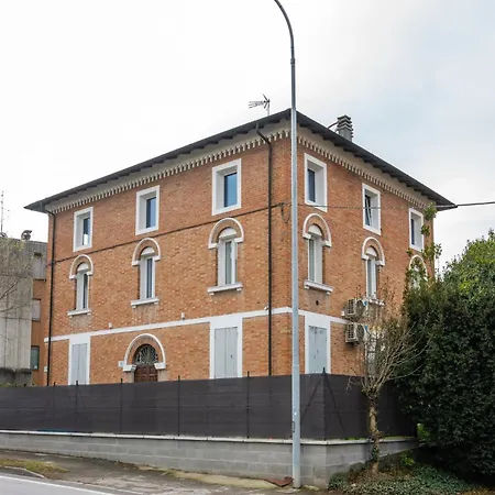 Teresa Tra Ferrari E Lambrusco Solignano Nuovo