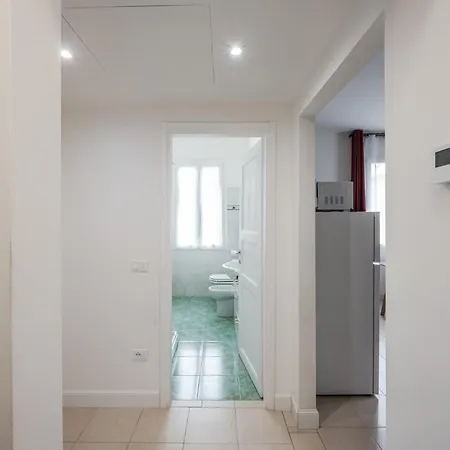 Teresa Tra Ferrari E Lambrusco