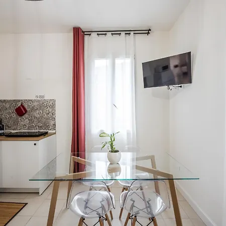 Teresa Tra Ferrari E Lambrusco Apartment *