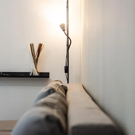 Teresa Tra Ferrari E Lambrusco