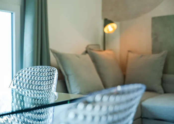 Teresa Tra Ferrari E Lambrusco *