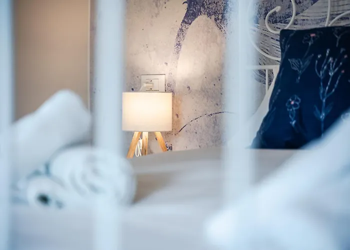 Teresa Tra Ferrari E Lambrusco