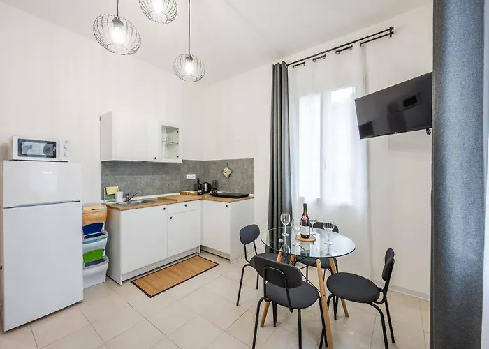 Teresa Tra Ferrari E Lambrusco Solignano Nuovo