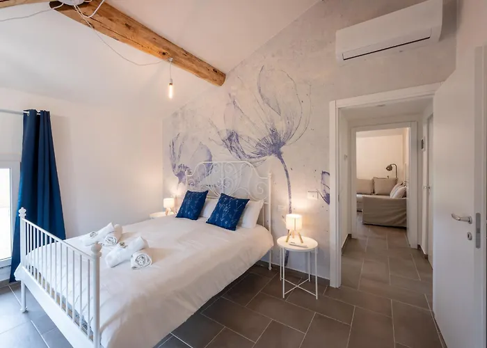 Teresa Tra Ferrari E Lambrusco