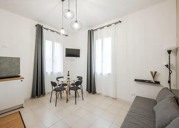 Teresa Tra Ferrari E Lambrusco