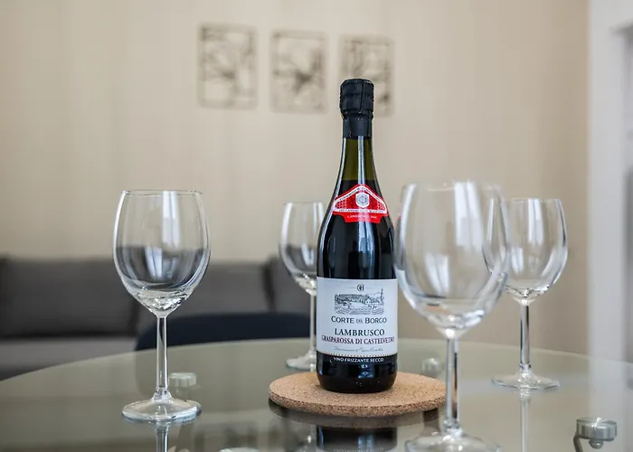 Teresa Tra Ferrari E Lambrusco *