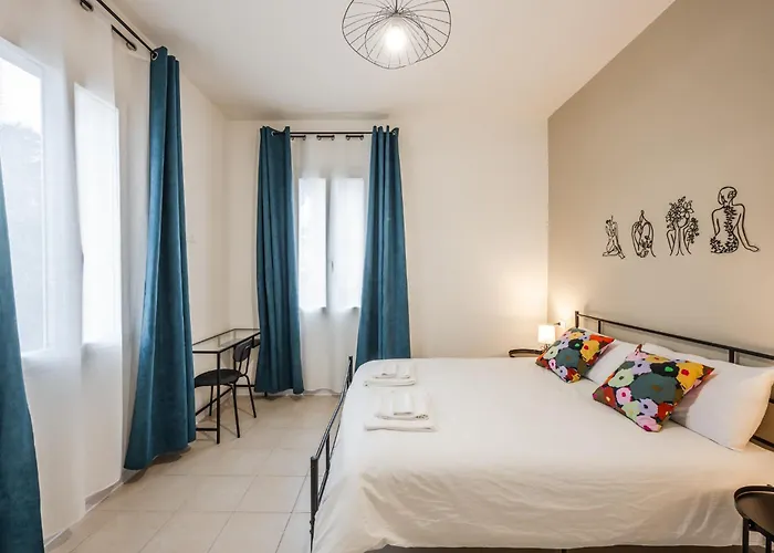 Teresa Tra Ferrari E Lambrusco * Solignano Nuovo