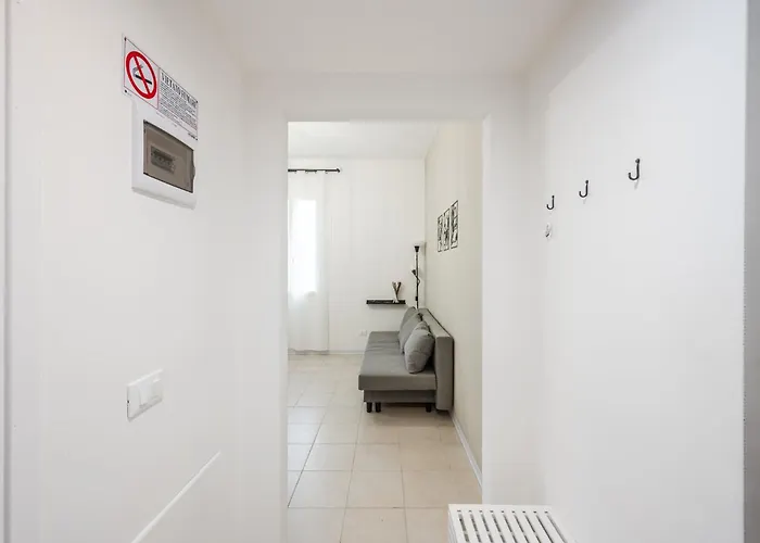 Teresa Tra Ferrari E Lambrusco