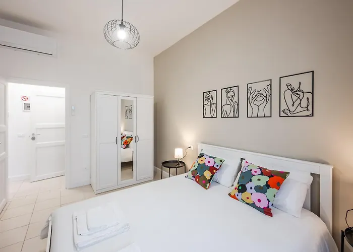 Teresa Tra Ferrari E Lambrusco *