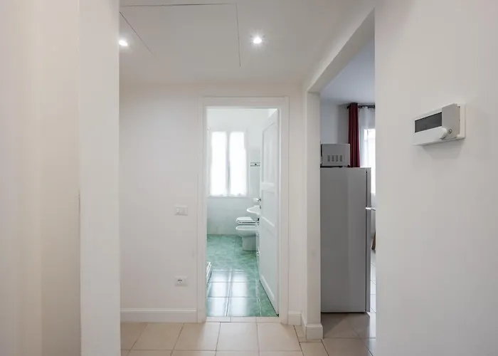 Teresa Tra Ferrari E Lambrusco