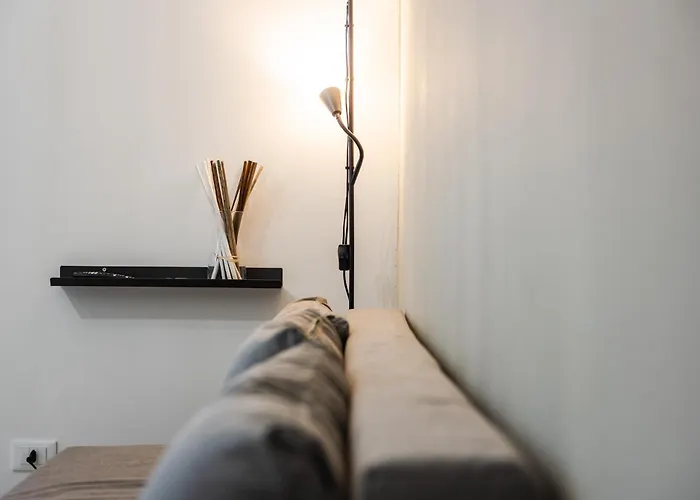 Teresa Tra Ferrari E Lambrusco